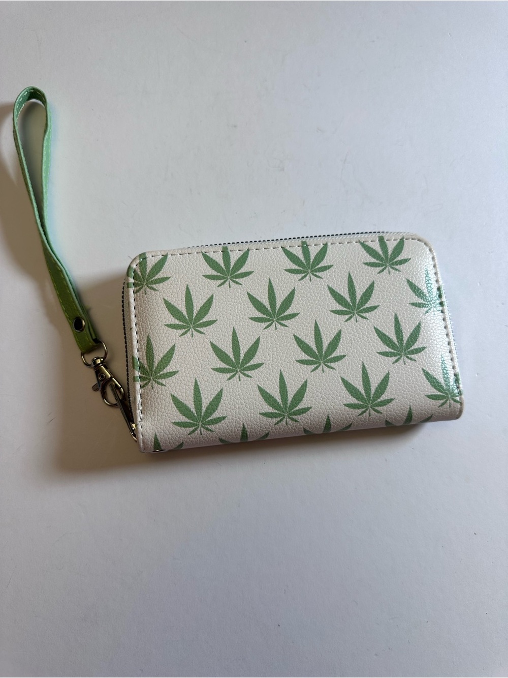 Cannabis Leaf 🌿 Zip-Around Wristlet Wallet 🌿